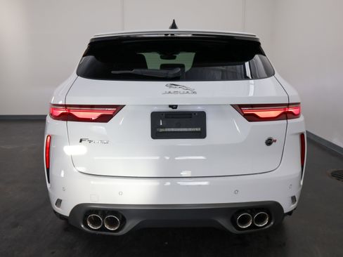 Used 2021 Jaguar F-PACE SVR image 4