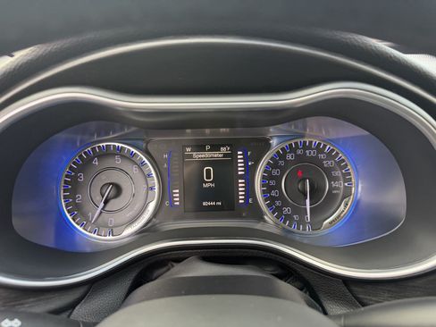 Used 2017 Chrysler 200 Limited Platinum w/ Comfort & Convenience Group FWD image 23