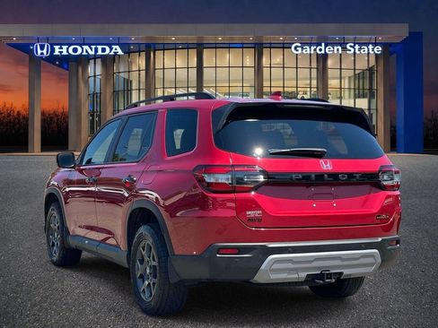 Used 2023 Honda Pilot TrailSport image 4