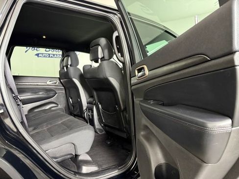 Used 2017 Jeep Grand Cherokee Laredo w/ Quick Order Package 23E image 16