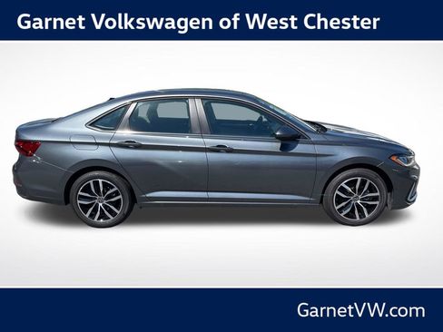 Certified 2025 Volkswagen Jetta SE FWD image 6