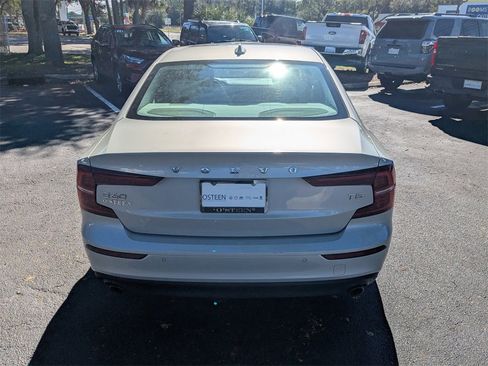 Used 2020 Volvo S60 T5 Momentum image 4