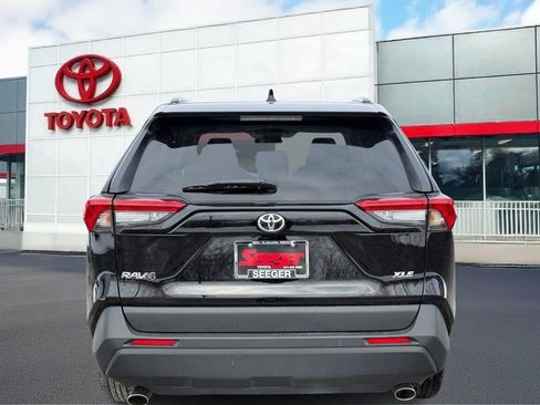 Used 2025 Toyota RAV4 XLE image 5