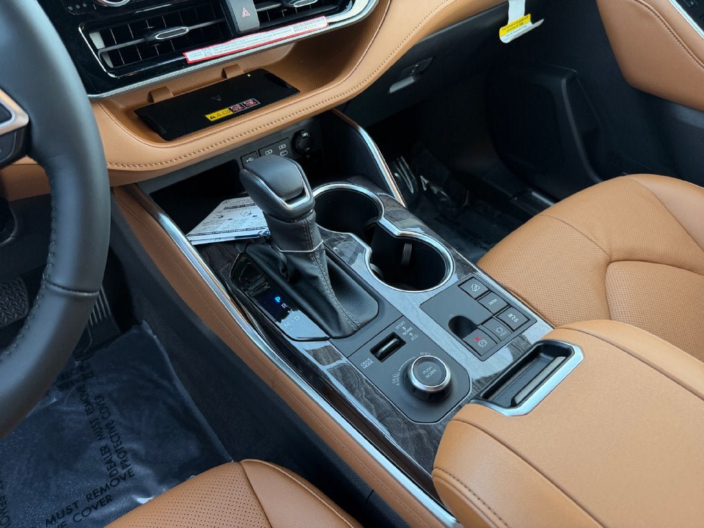 New 2026 Toyota Highlander Platinum AWD/4WD image 18