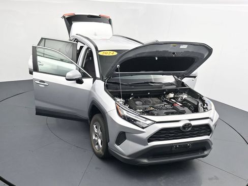 Used 2024 Toyota RAV4 XLE AWD/4WD image 40