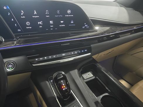 Used 2023 Cadillac Escalade Premium Luxury RWD image 18