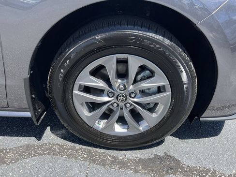 Used 2024 Toyota Sienna XLE FWD image 13