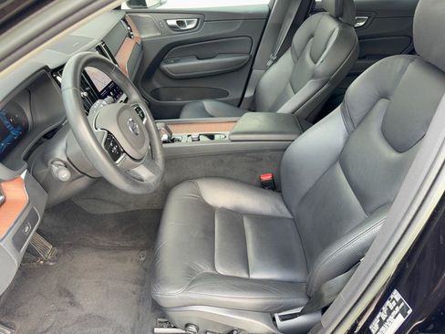 Used 2023 Volvo XC60 B5 Plus w/ Protection Package Premier FWD image 5
