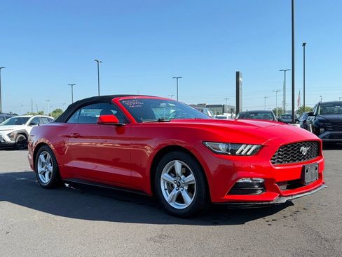 Used 2016 Ford Mustang Convertible RWD image 3