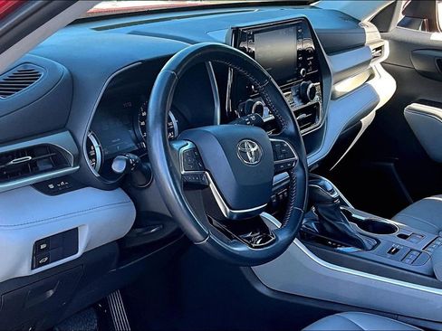 Used 2021 Toyota Highlander XLE image 16