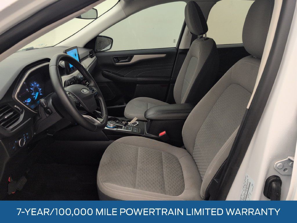 Used 2022 Ford Escape SE w/ Convenience Package FWD image 4