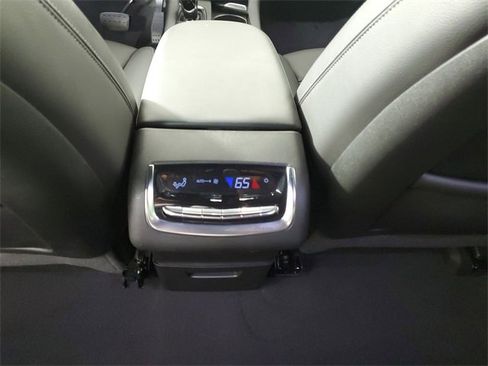 Used 2022 Cadillac XT6 Luxury image 15