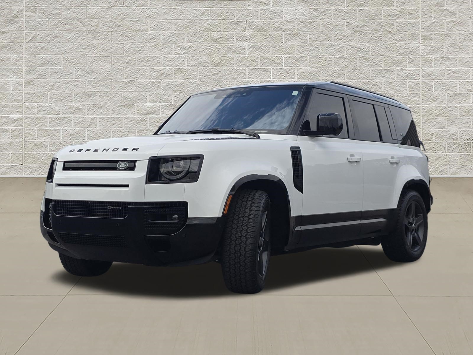 Used 2022 Land Rover Defender 110 X-Dynamic HSE AWD/4WD image 3