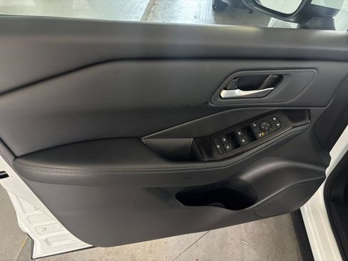Used 2026 Nissan Rogue SV FWD image 18