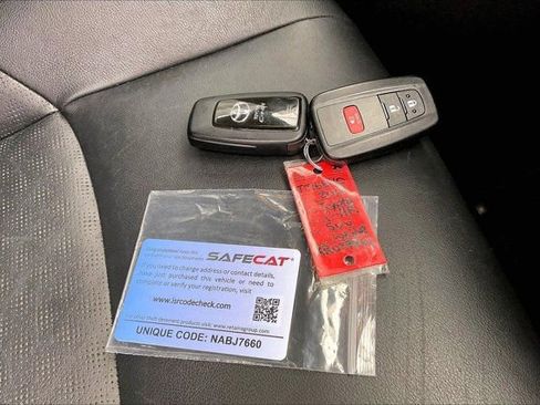 Used 2019 Toyota C-HR Limited image 11