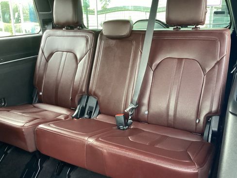 Used 2023 Ford Expedition Limited image 16