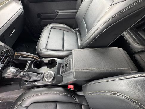 Used 2025 Ford Bronco Badlands AWD/4WD image 22