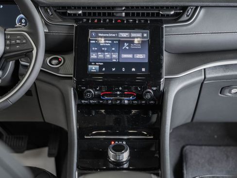 New 2025 Jeep Grand Cherokee Altitude w/ Trailer Tow Package image 20