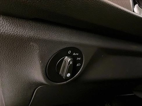 Used 2020 Volkswagen Jetta SE w/ SE Cold Weather Package FWD image 30