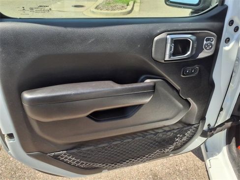 Used 2021 Jeep Gladiator Sport image 10