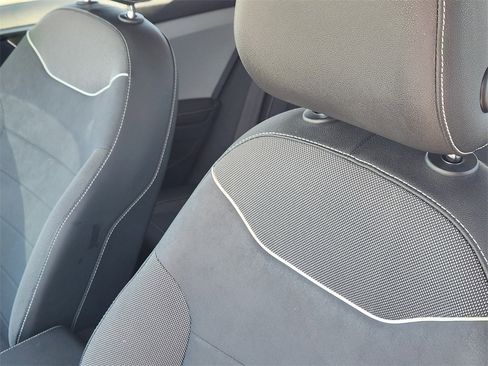 Used 2024 Volkswagen Taos SE image 17