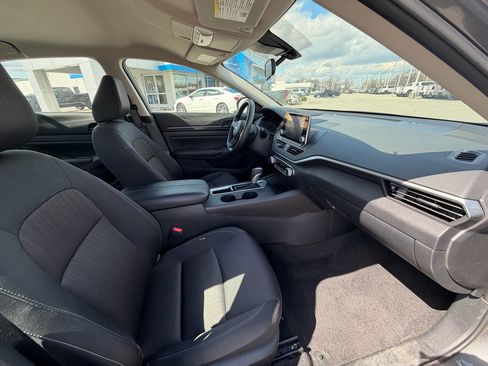 Used 2025 Nissan Altima 2.5 S image 13