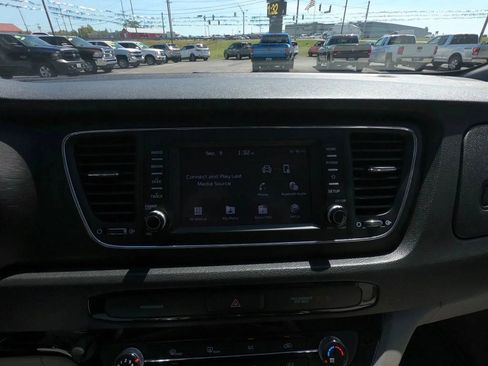 Used 2019 Kia Sedona L image 16