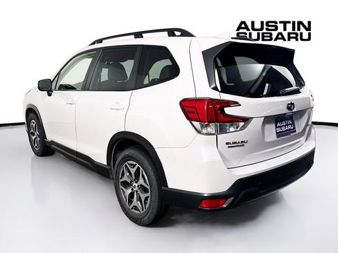 Used 2022 Subaru Forester Premium AWD/4WD image 5
