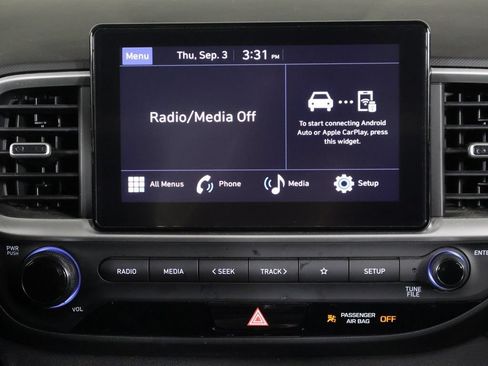 Certified 2024 Hyundai Venue SEL FWD image 38