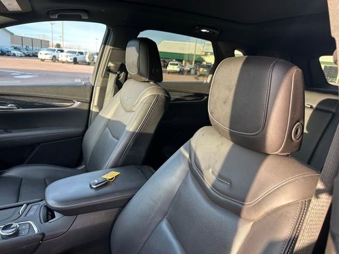 Used 2021 Cadillac XT5 Premium Luxury image 13