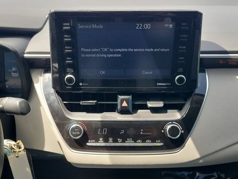 Used 2022 Toyota Corolla LE FWD image 14