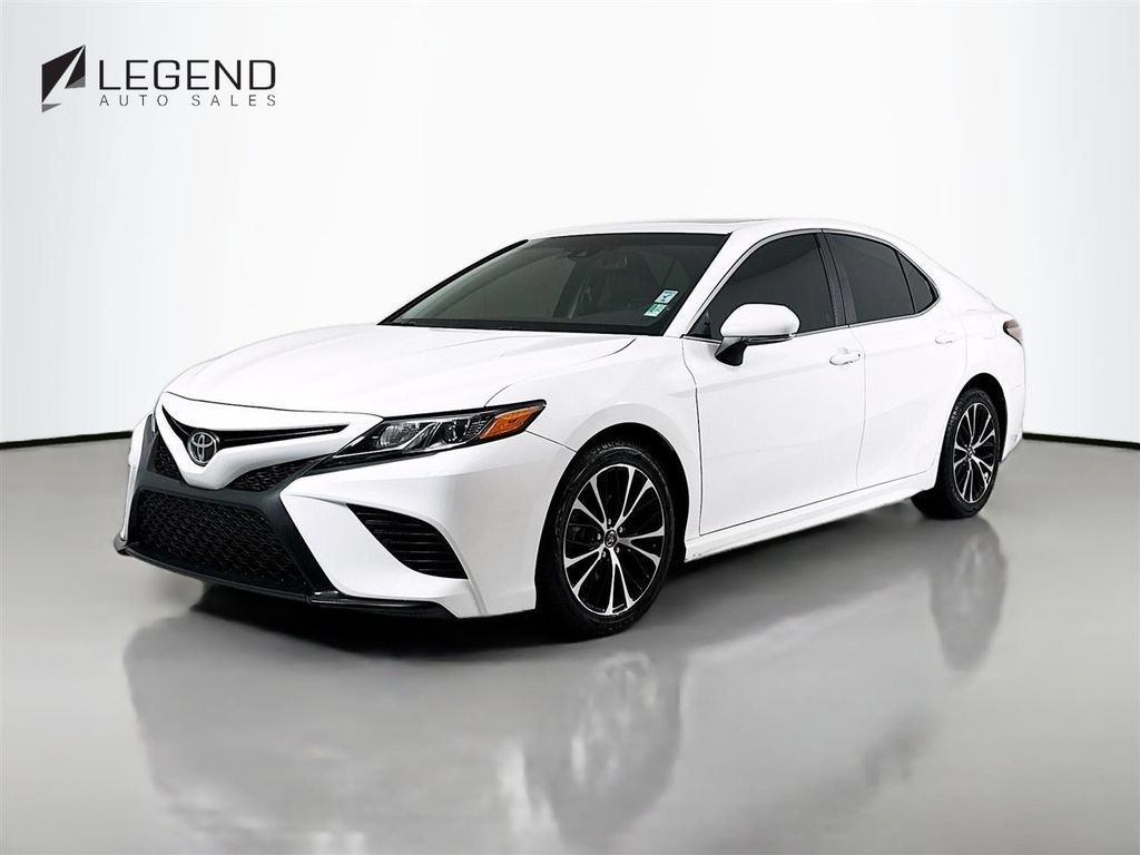 Used 2018 Toyota Camry SE w/ Moonroof Package FWD image 1