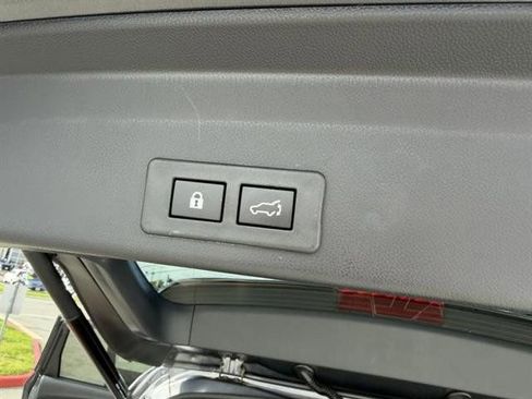 Used 2022 Subaru Ascent Limited image 31