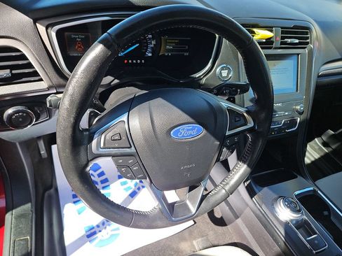 Used 2019 Ford Fusion SE w/ Equipment Group 151A FWD image 13