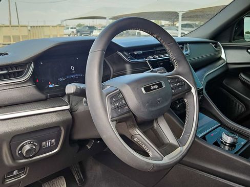 Used 2025 Jeep Grand Cherokee L Altitude AWD/4WD image 10