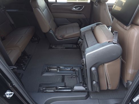 Used 2024 Chevrolet Suburban High Country w/ Advanced Technology Package image 43