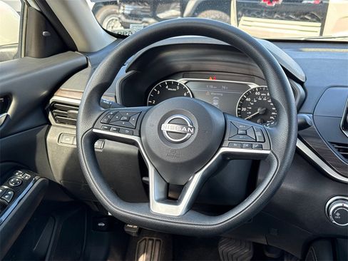 Used 2023 Nissan Altima 2.5 SV image 24