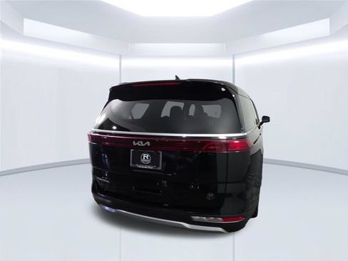 Used 2024 Kia Carnival EX FWD image 9