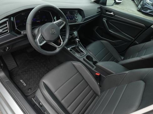 Used 2024 Volkswagen Jetta SE w/ Panoramic Sunroof Package FWD image 8