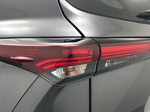 Certified 2024 Toyota Highlander XLE AWD/4WD image 23
