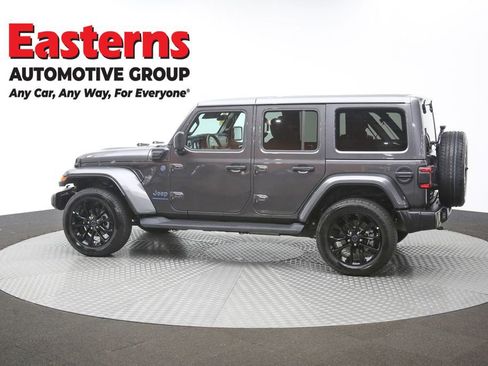 Used 2025 Jeep Wrangler Unlimited Sahara AWD/4WD image 57