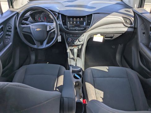 Used 2018 Chevrolet Trax LS image 13
