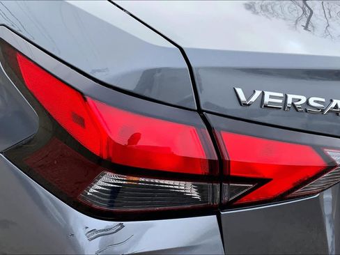 Used 2021 Nissan Versa SV image 27