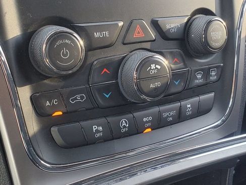 Used 2020 Jeep Grand Cherokee Laredo AWD/4WD image 19
