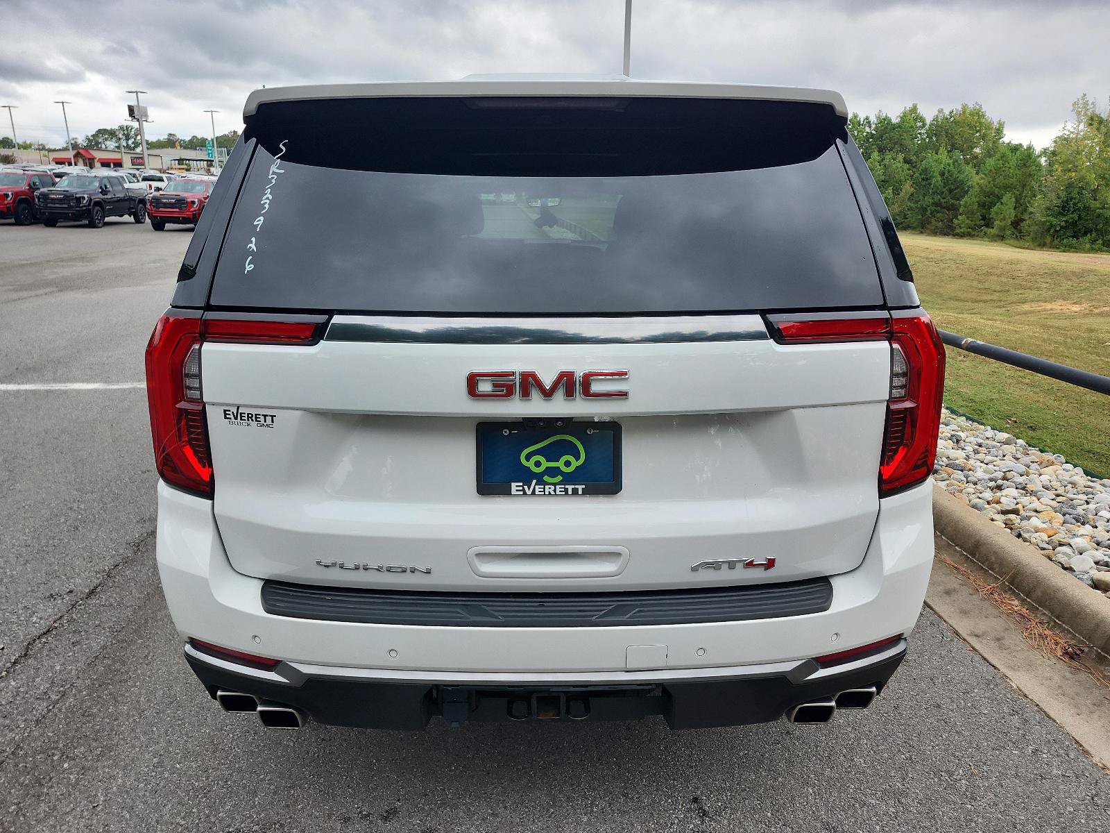 Certified 2025 GMC Yukon AT4 w/ AT4 Premium Package AWD/4WD image 6