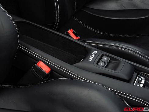 Used 2022 Ferrari F8 Tributo RWD image 37