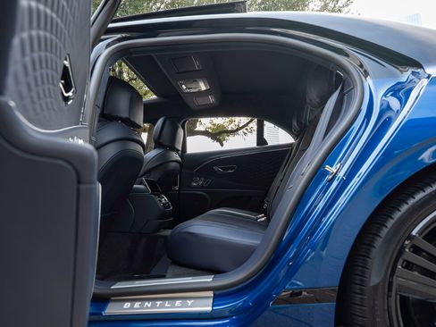 Certified 2026 Bentley Flying Spur Plug-In Hybrid AWD/4WD image 42