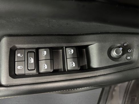 Used 2023 Jeep Grand Cherokee L Laredo image 32