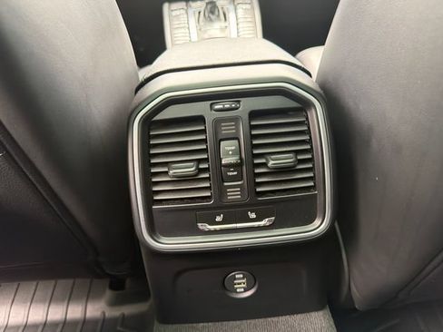Used 2018 Porsche Macan AWD/4WD image 24