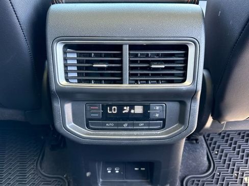 Used 2024 Volkswagen Atlas Peak Edition SE AWD/4WD image 19